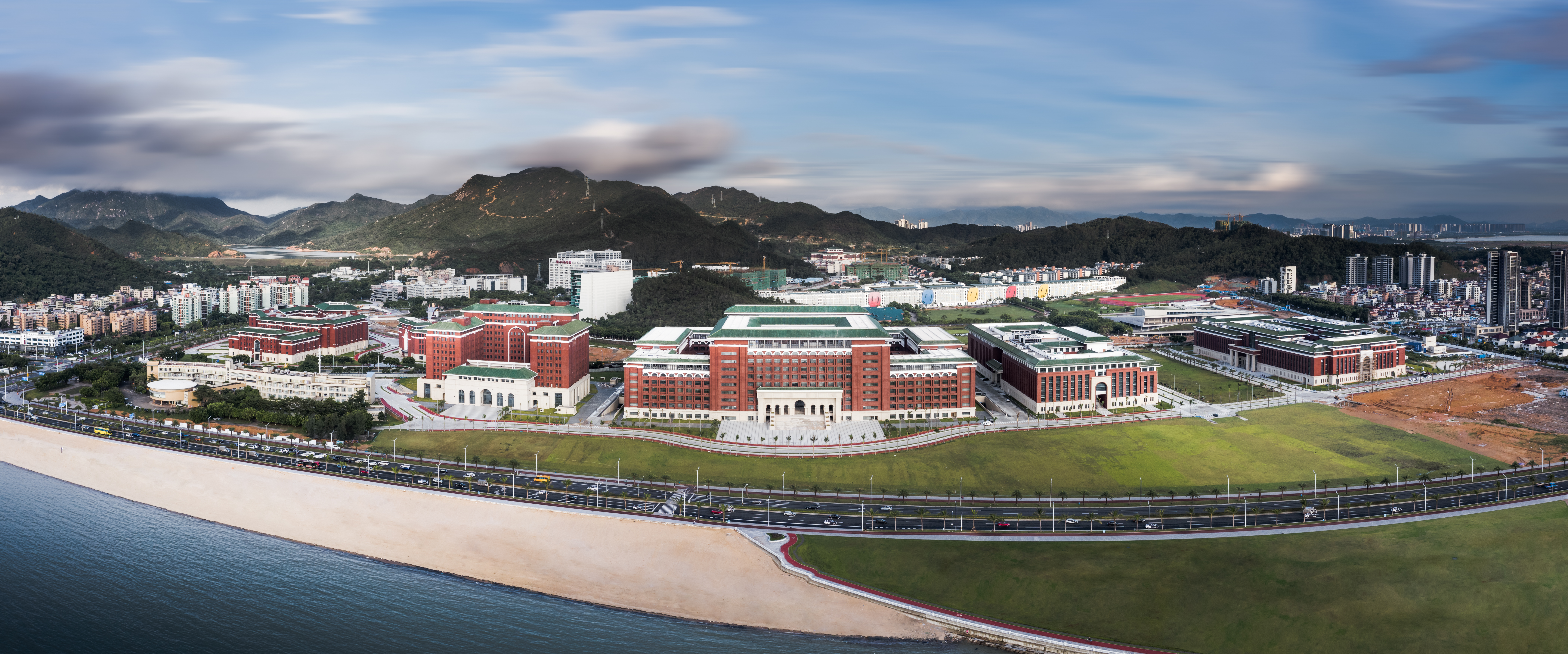 2中山大學珠海校區(qū)大氣科學學院樓（榮獲中國建設工程魯班獎）.jpg